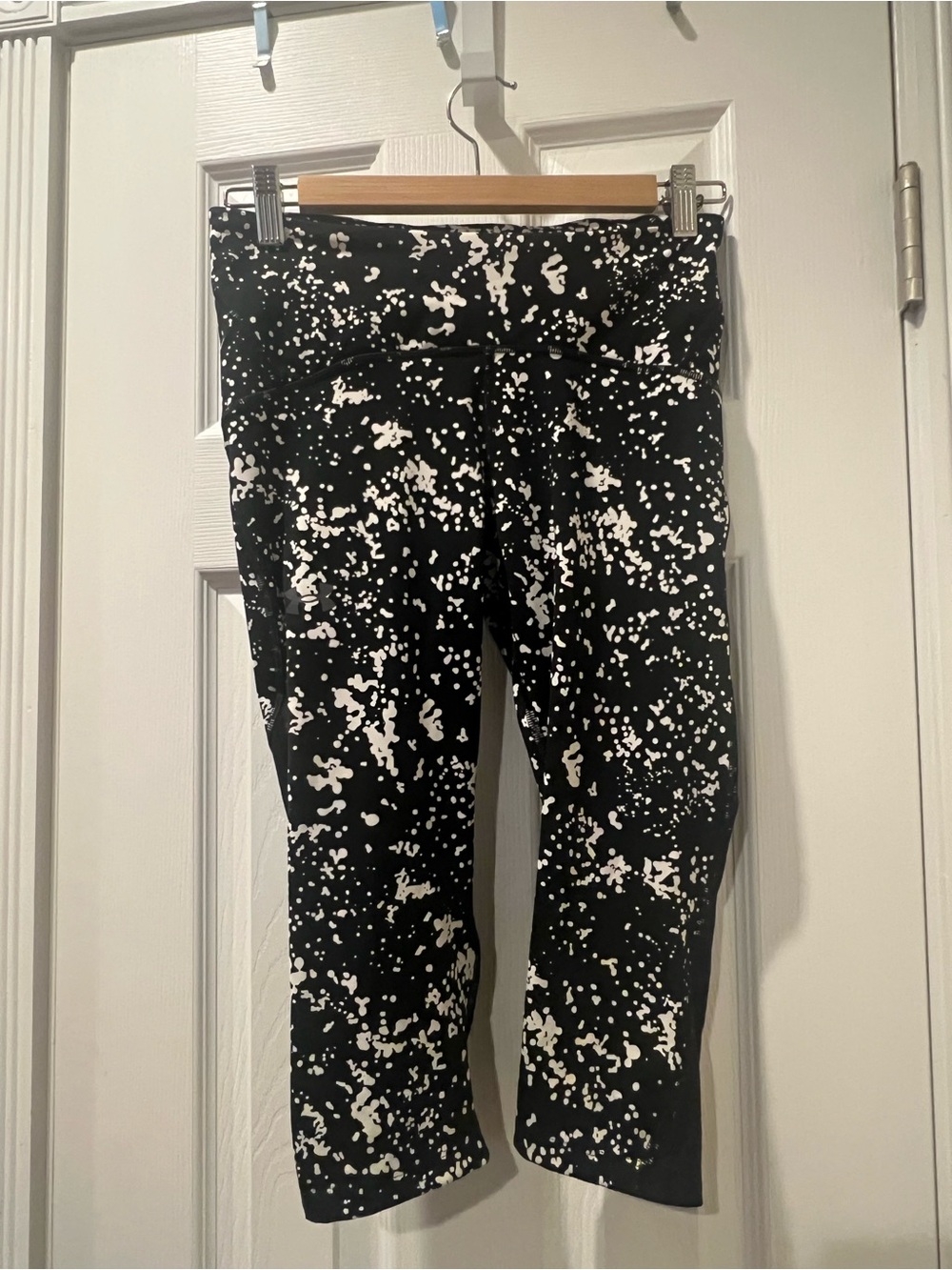 Under Armour Black & White Splatter Capri Leggings